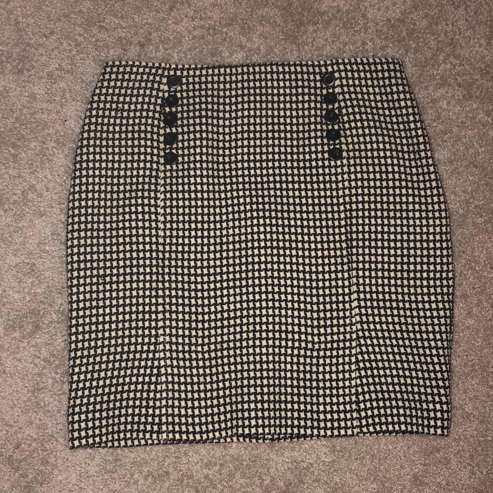 Gorgeous Wool Patterned Cream and Black Skirt